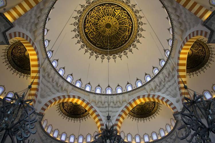 <p><span style="color:#0000CD"><strong>Cumanız mübarek olsun. Gününüz maddi ve manevi anlamda aydınlık, gönlünüz hoş olsun. Sizi kedere, üzüntüye sevk edecek ne kadar olumsuzluklar varsa sizden her daim uzak olsun. Allah sonumuzu hayretsin. Kurtuluşa erenlerden eylesin.</strong></span></p>

<p> </p>
