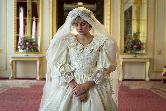<p><strong>11- The Crown (2016)</strong></p>
<p><strong>- IMDb: 8,6</strong></p>