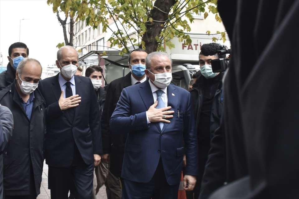 <p>TBMM Başkanı Mustafa Şentop ve AK Parti Genel Başkanvekili Numan Kurtulmuş, Karakoç'un evine geldi.</p>
