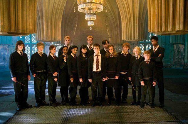 <p><span style="color:#800000"><strong>Şimdilerde hayranları Potterheads çetesinin son bir kez bir araya gelmesinin hayalini kurarken, oyuncu kadrosunun şu anda nerede olduğuna ve o zamandan bu yana kariyerlerinin izlediği yollara bir göz atalım:</strong></span></p>