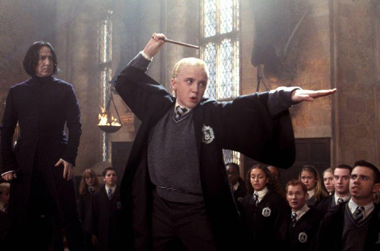 <p><span style="color:#B22222"><strong>TOM FELTON (DRACO MALFOY)</strong></span></p>
<p><span style="color:#000000"><strong>Harry Potter sonrası en bilinen projesi 2011’deki Maymunlar Cehennemi: Başlangıç (Rise of the Planet of the Apes) oldu. </strong></span></p>
<p> </p>