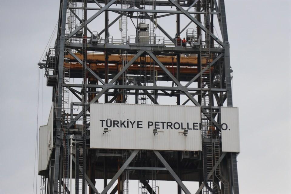 <p>Karadeniz'de son 1 yılda toplamda 540 milyar metreküp doğal gaz keşfi gerçekleştiren Fatih Sondaj Gemisi ise Türkali-6 kuyusunda sondaja devam ediyor.</p>
