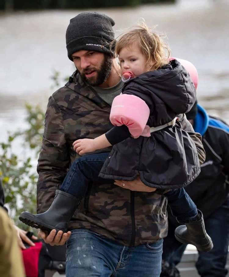 <p>Dünyanın en büyük tahıl ihracatçılarından biri olan Kanada'dan sevkiyatlar geçici bir süreliğine durdu.</p>
<p> </p>