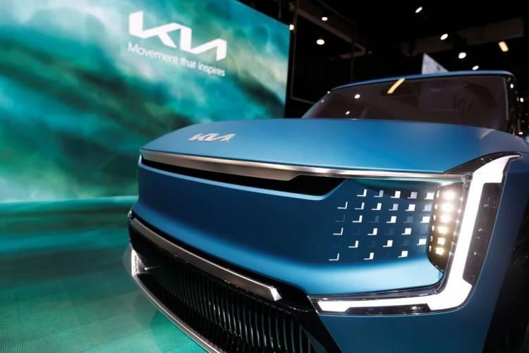 <p>Geçtiğimiz yıl corona virüs nedeniyle yapılamayan Los Angeles Otomobil Fuarı (AutoMobility LA), bu yıl kapılarını ziyaretçilerine açtı. Conventıon Center'da gerçekleştirilen fuarda birçok marka yeni modellerinin dünya prömiyerlerini gerçekleştiriyor. </p>
<p> </p>