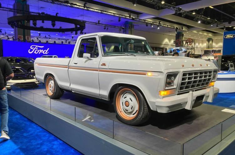 <p>Ford F-100 resto</p>
