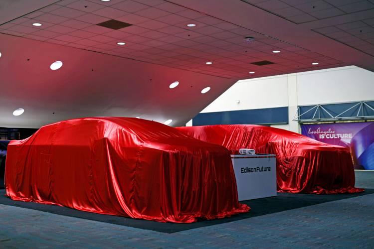 <p>Geçtiğimiz yıl corona virüs nedeniyle yapılamayan Los Angeles Otomobil Fuarı (AutoMobility LA), bu yıl kapılarını ziyaretçilerine açtı. Conventıon Center'da gerçekleştirilen fuarda birçok marka yeni modellerinin dünya prömiyerlerini gerçekleştiriyor. </p>
<p> </p>