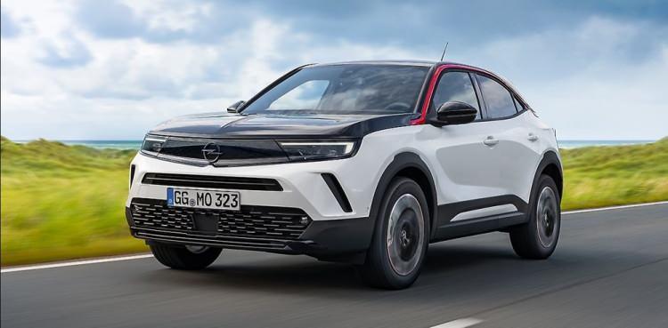 <p><strong>OPEL</strong></p>

<p> </p>

<p>Stellantis bünyesinde üretim gerçekleştiren Alman otomobil şirketi Opel, 2028 yılına kadar Avrupa'daki otomobillerinde içten yanmalı motor kullanmayı bırakacağını ve tamamen elektrikli araç üretimine geçmeyi hedeflediğini belirtti.</p>
