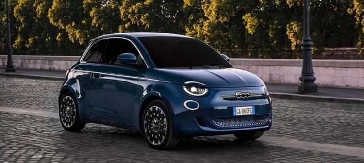 <p><strong>FİAT</strong></p>

<p> </p>

<p>Fiat, 2025-2030 yılları arasında üreteceği araçları tamamen elektrikli olarak üretmeyi planladığını belirtti.</p>
