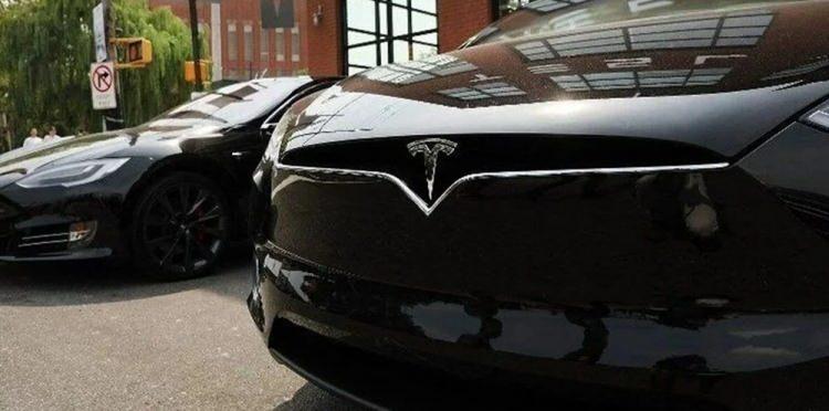 <p><strong>TESLA</strong></p>
<p> </p>
<p>Elon Musk’ın sahibi olduğu ABD merkezli Tesla, halihazırda sadece elektrikli otomobil üretimi gerçekleştiriyor.</p>
<p>Mevcut ürün yelpazesi Model 3, Model S ve Model X'i içeren şirketin yakın zamanda Model Y adlı Kompakt SUV modelini piyasaya sürmesi bekleniyor.</p>