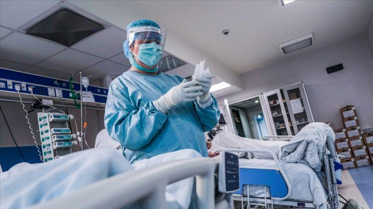 <p>Zira belgenin hazırlanmasında önemli rol oynayan uzmanlar, mutant suşların 'çok gerçek bir risk olmaya devam edeceğini' ve Covid'in yıllarca 'endemik' seviyelerde kalacağını, 'kışın yeniden canlanmayacağı' tahmin ediliyor.</p>

<p> </p>
