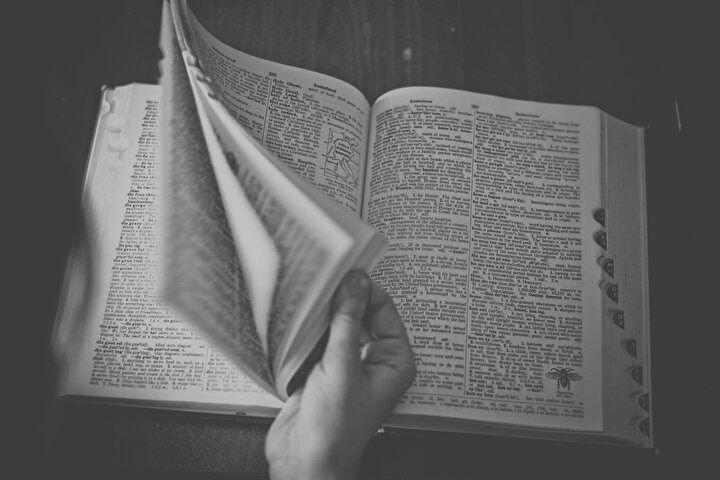 <p><strong>OXFORD SÖZLÜĞÜ "AŞI"YI SEÇMİŞTİ</strong></p>

<p>Bu ayın başında Türkçe’de aşı anlamına gelen “vax”, Oxford İngilizce Sözlüğü’nün (OED) yazarları tarafından yılın kelimesi olarak seçilmişti.</p>
