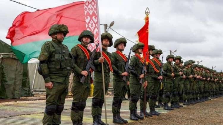 <p>Son günlerde Polonya sınırında yaşanan mülteci krizi ile de adını duyuran Belarus'un da Ukrayna ile olası savaş senaryosunda yer alacağı, Ukrayna istihbaratının yayımladığı raporda ortaya çıktı. Buna göre Belarus üzerinden de bir saldırının planlandığı ve Ukrayna'nın çevrelenmeye çalışılacağı ifade edildi.</p>