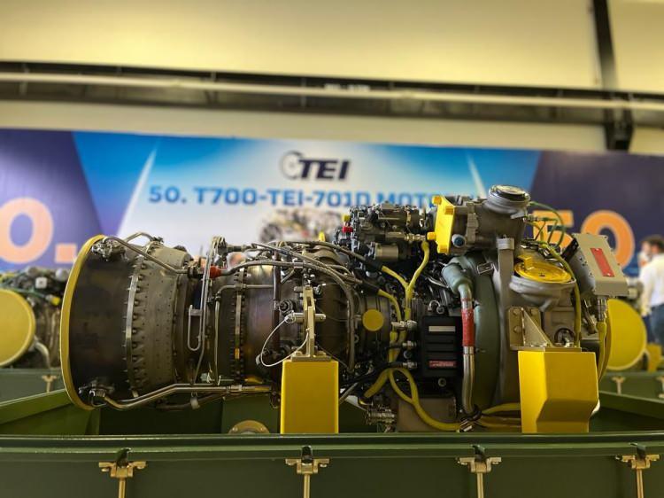 <p>Törende konuşmasını gerçekleştiren TEI Genel Müdürü Prof. Dr. Mahmut Faruk Akşit, “Şu anda teslimini yapmakta olduğumuz T700-TEI-701D motoru, T700 motoru olarak biliniyor. Skorsky helikopterlerinin 2 bin beygirlik bir motoru, ama Türkiye’de ‘Yerli Kara Şahin’ diye de biliniyor. </p>
