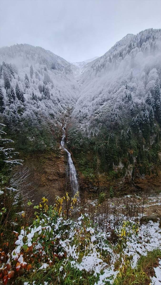 <p>Yetkililer, yaylalarda bahar aylarına kadar yol temizleme çalışmasının yapılmayacağını söyledi.</p>

<p> </p>
