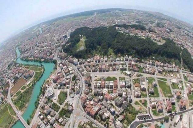 <p>Manavgat, Antalya    Nüfus: 224.664 <br />
 </p>
