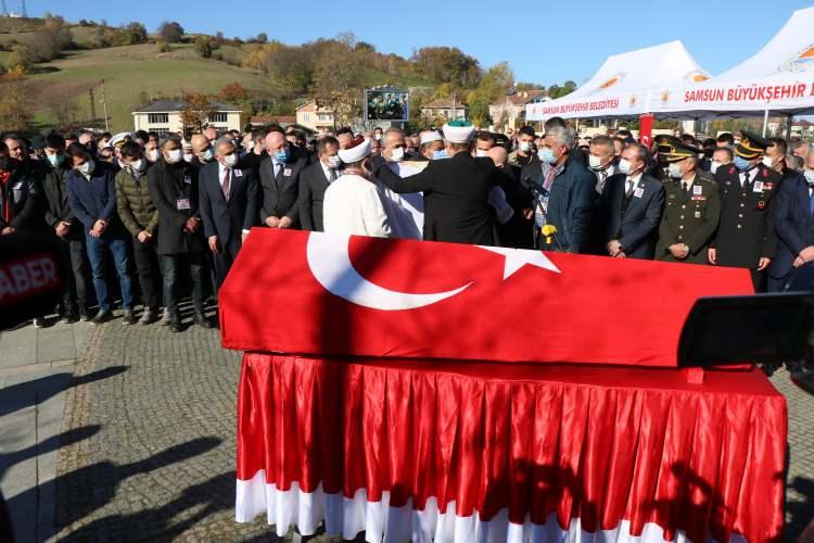<p>Şehit Ceylan için sabah saatlerinde Alaçam ilçesi Göçkün Mahallesi’ndeki baba ocağında helallik alındı. </p>