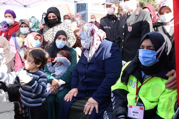 <p>Şehit Ceylan için sabah saatlerinde Alaçam ilçesi Göçkün Mahallesi’ndeki baba ocağında helallik alındı. </p>
