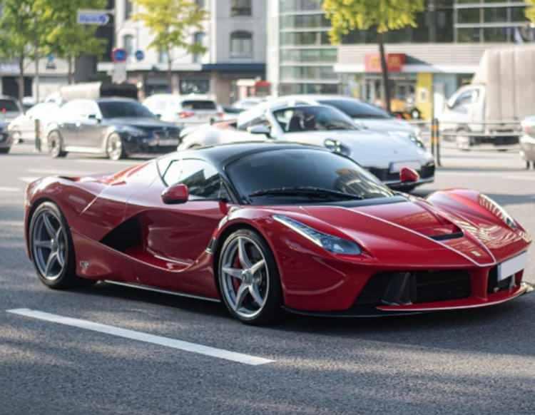 <p><strong>24. FERRARİ LAFERRARİ APERTA</strong></p>
<p> </p>
<p>2.2 MİLYON DOLAR</p>
