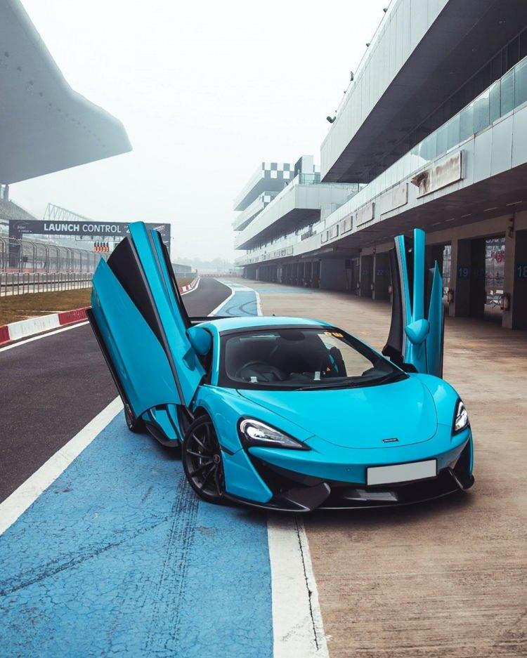 <p><strong>12. MCLAREN P1 LM</strong></p>
<p> </p>
<p>3.6 MİLYON DOLAR</p>