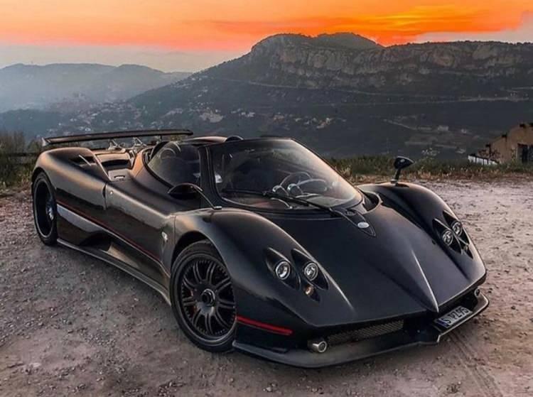 <p><strong>7. PAGANİ HUAYRA IMOLA</strong></p>
<p> </p>
<p>5.4 MİLYON DOLAR</p>