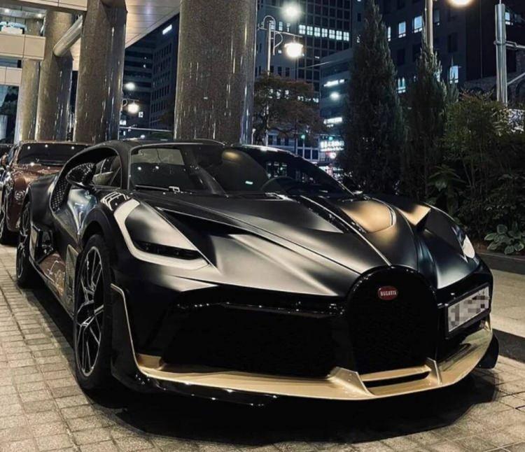 <p><strong>1. BUGATTİ LA VOİTURE NOİRE</strong></p>
<p> </p>
<p>18.7 MİLYON DOLAR</p>