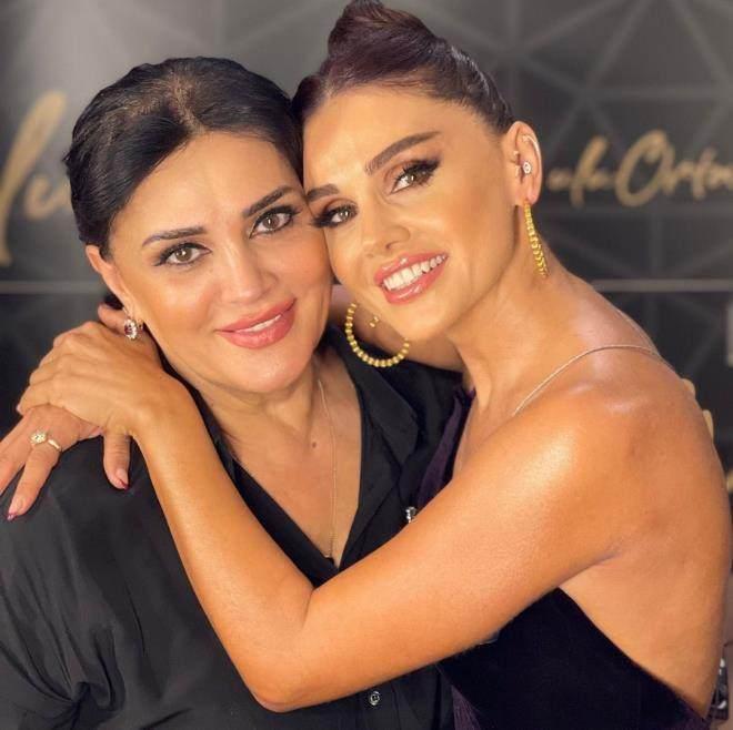 <p><span style="color:#B22222"><strong>Anne ve babası ile paylaşımda bulunan Günel Zeynalova'nın pozuna hayranlarından beğeni yağdı.</strong></span></p>