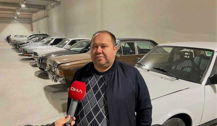 <p>Kentte otomotiv işiyle uğraşan Erdinç Başsimitçi, 12 yıl boyunca Türkiye'nin değişik kentlerinden farklı markalarda 17 klasik araç alarak koleksiyon oluşturdu.</p>
