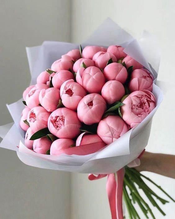 <p><span style="color:#800080"><strong>Biliyorsun her gökkuşağının bittiği yerde bir hazine saklanırmış. Eskiler böyle der. Gökkuşağını takip ettim geçenlerde sende bitti... En değerli hazinemsin benim, canımsın.</strong></span></p>