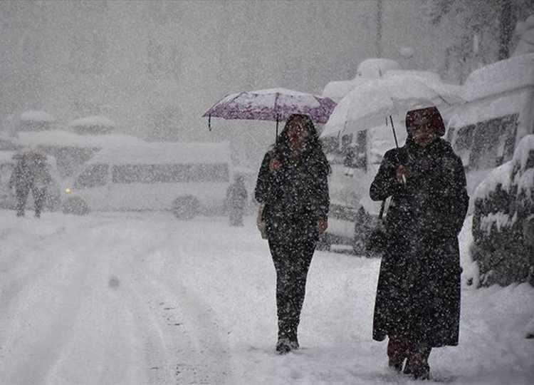 <p>EGE<br />
<br />
Parçalı çok bulutlu, bölge genelinin sağanak ve gök gürültülü sağanak yağışlı geçeceği tahmin ediliyor. Rüzgar'ın güney ve güneybatı yönlerden kuvvetli ve kısa süreli fırtına(40-70 kmsa) şeklinde esmesi bekleniyor.</p>