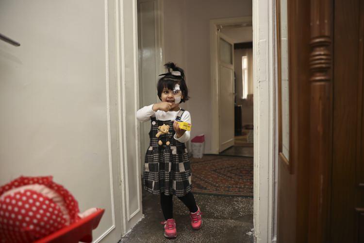 <p>&nbsp;"Biz toprağımızdan vazge&ccedil;medik"&nbsp; 2012'de T&uuml;rkiye'ye 6 kişi geldiklerini belirten El-Şeyh, "Biz toprağımızdan vazge&ccedil;medik. Her şey yoluna girdiğinde Suriye'ye d&ouml;nmek istiyoruz. D&ouml;nd&uuml;ğ&uuml;m&uuml;zde de i&ccedil;imizde T&uuml;rkiye sevgisi hep olacak. T&uuml;rkiye bizim ikinci vatanımız." diye konuştu.</p>
