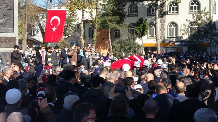 <p>Şehit Ceylan için sabah saatlerinde Alaçam ilçesi Göçkün Mahallesi’ndeki baba ocağında helallik alındı. </p>