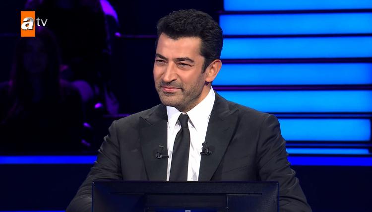 <p><span style="color:#800080"><strong>Doğru cevabın ne olduğuna dair fikir yürüten yarışmacı çift cevap joker hakkını kullanma kararı aldı.</strong></span></p>
