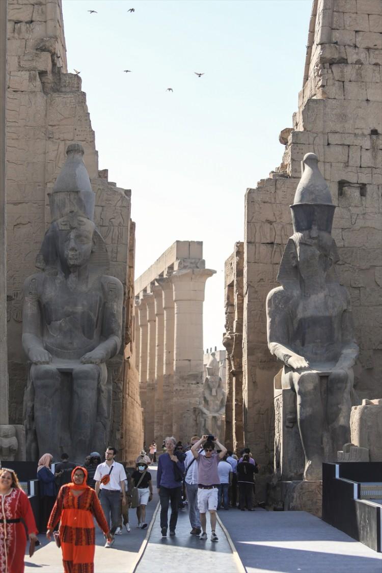 <p>Mısır'ın Luksor kentinde bulunan tapınağı her yıl binlerce turist ziyaret ediyor. </p>
