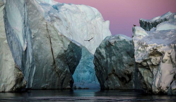 <p>16 Eylül’de Grönland’da Ilulissat yakınlarında gün batımı sırasında Jakobshavn buz fiyortunun ağzında buzdağları görülüyor.</p> <p> </p> 