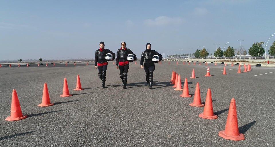 <p>Yenişehir, Bağlar, Kayapınar ve Sur ilçesinde, ayrıca, geçen aylara oranla sık sık yaşanan ev, iş yeri ve otomobil hırsızlığıyla kapkaç olaylarında yüzde 50 düşüş olduğu bildirildi.</p>
