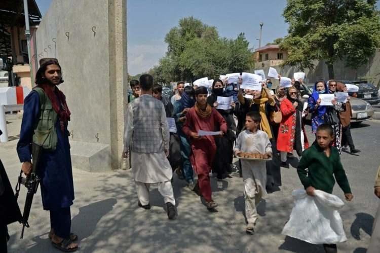 <p>Taliban lideri Molla Hibetullah Ahundzade, kadınların eşlerini seçebileceğini ve miras hakkını kullanabileceğini bildirdi.</p>
