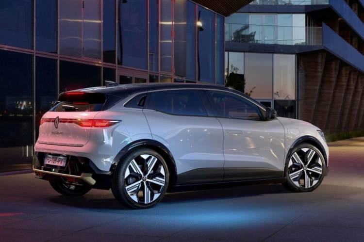 <p><strong>RENAULT MEGANE E-TECH</strong></p>