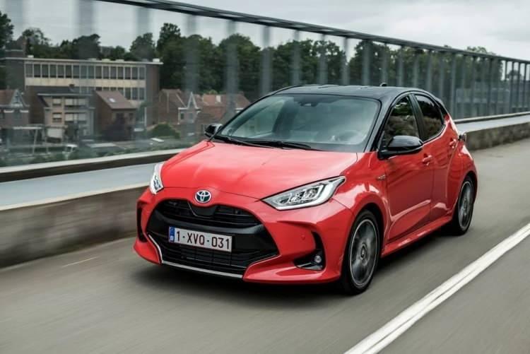 <p><strong>GEÇEN SENENİN GALİBİ</strong></p>

<p>Geçtiğimiz yıl Avrupa'da Yılın Otomobili Ödülü'nü Toyota Yaris kazanmıştı. </p>
