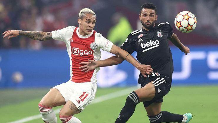 <p>Umut Meraş: Sol bek olarak Rıdvan'la rekabet halinde ve görev verildiğinden elinden geleni yapıyor.</p>
