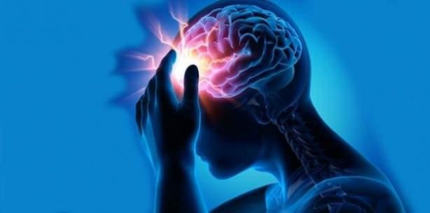 <p><strong>En çarpıcı ve korkutucu değişiklikler ise beyinde yaşandı. Doktorlar, Tulleken’in diyetten önceki ve sonraki beyin taramalarını karşılaştırdığında, diyet sonrasında beynin belirli bölgeleri arasında yeni fonksiyonel bağlantıların oluştuğunu gördü. Tulleken bu gelişmeyle ilgili olarak, “Diyet, beynimin ödül merkezini, tekrar eden, otomatik davranışları yönlendiren bölgelerle ilişkilendirdi. Yani bu yiyecekleri yemek, beynimin ben istemesem bile yapmamı söylediği bir şey hâline geldi” diyor.</strong></p>
<p> </p>