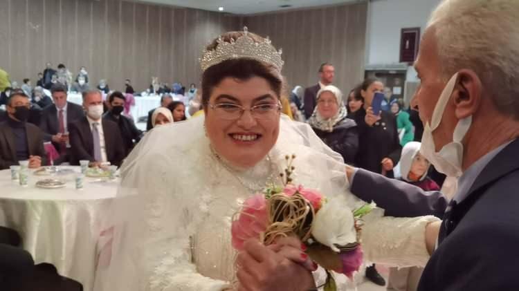 <p>İneg&ouml;l Kaymakamı Eren Arslan da, "&Ouml;nemli olan aslında zihinlerdeki, kalplerdeki engelleri kaldırabilmek. Diğer engeller sevgi, saygı i&ccedil;erisinde aşılır" dedi.</p>
