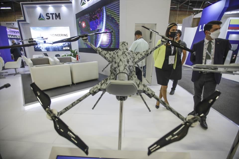 <p>STM, Güney Amerika'dan Uzak Doğu'ya kadar 20'den fazla ülkede iş birlikleri, teknoloji transferi ve iş geliştirme faaliyetleri yürütüyor.</p>

<p> </p>
