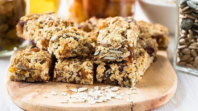 <p><span style="color:#B22222"><strong>GRANOLA BAR</strong></span></p>

<p><span style="color:#000000"><strong>Zararlı içerik: Şeker, mısır şurubu, sorbitol (yapay tatlandırıcı),soya yağı ve BHT</strong></span></p>

<p> </p>

