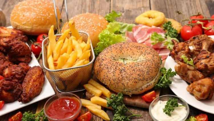 <p><span style="color:#B22222"><strong>FAST FOOD YİYECEKLER</strong></span></p>
