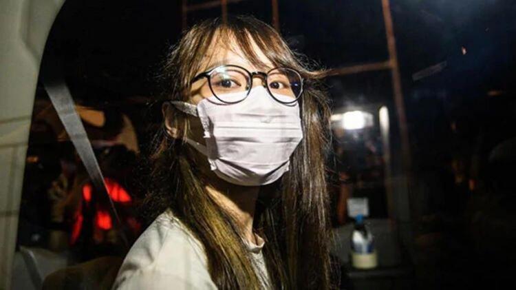 <p><span style="color:#B22222"><strong>Aktivist Agnes Chow</strong></span></p>
<p> </p>