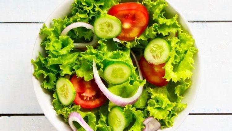 <p><span style="color:#B22222"><strong>YEŞİL SALATA</strong></span></p>