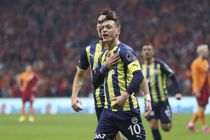 <p>MESUT ÖZİL - 315 BİN 823</p>
