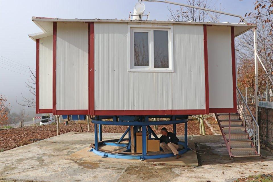 <p>Fethiye ilçesinde yıllarca esnaflık yapan 64 yaşındaki Ahmet Koca, emekli olduktan sonra 2007'de Seydikemer ilçesinin 1200 rakımlı Yayla Patlangıç Mahallesi'ne yerleşti.</p>

<p> </p>

