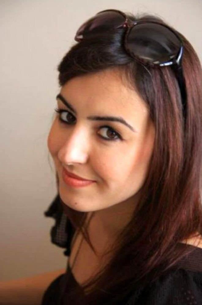 <p><strong>Ekranlardan uzaklaşan Kulakoğlu, 18 Mart Üniversitesi Seyahat İşletmeciliği bölümünden mezun oldu.</strong></p>
