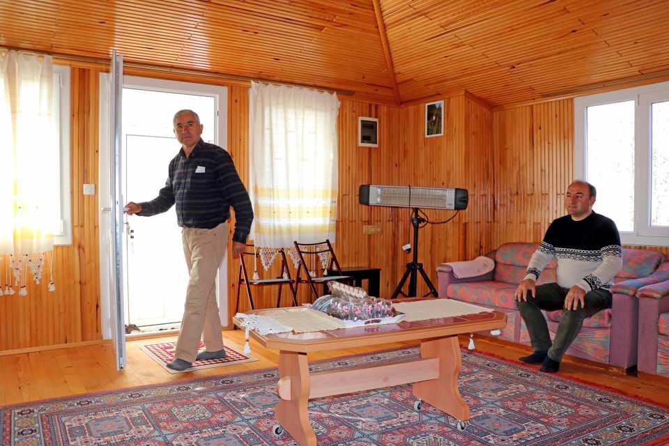 <p>Benim için de farklı bir tecrübe oldu. İnsanlar gelip görsünler. Hayallerinin peşinden gitsinler." değerlendirmesinde bulundu.</p>

